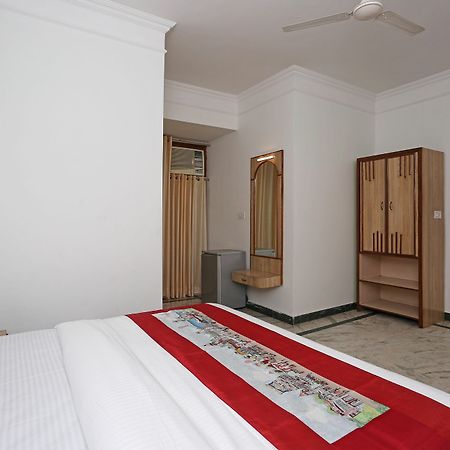 Oyo 10072 Hotel Amrit Regency Дехрадун Екстериор снимка