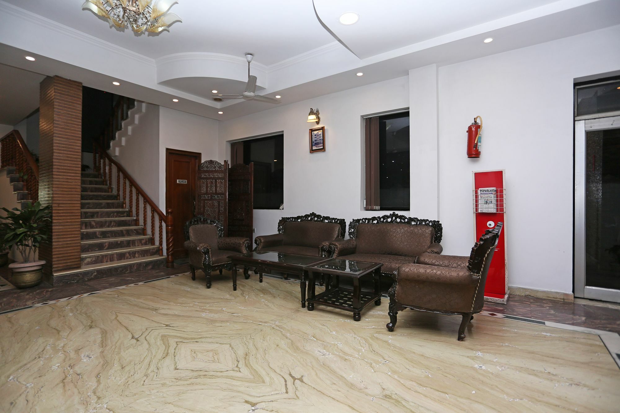 Oyo 10072 Hotel Amrit Regency Дехрадун Екстериор снимка